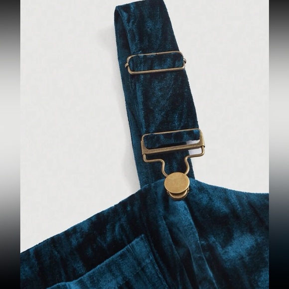 Women's Jumpsuit With Suspenders - Picture 3 of 5